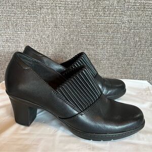 Clark’s Bendables Classic Thoughtful Q Heels Black Leather Size 7M Office Career